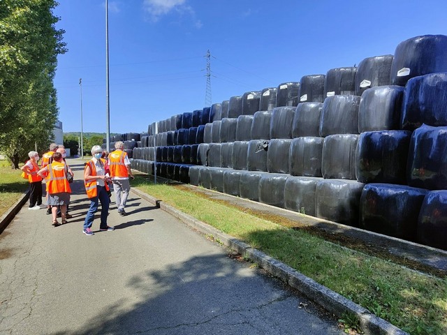 Balles de déchets en attente d'incinération 