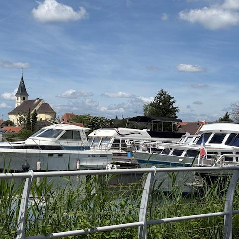 Au long des canaux