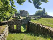 Musée Histoire de Belfort  : Vue d'ensemble des vestiges du château de Rougemont-Le-Château