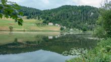 Vue reposante sur le Doubs