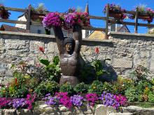 Blamont: Une belle statue fleurie