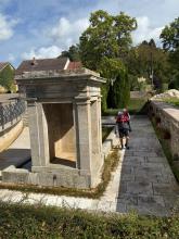 Oppenans: une autre fontaine